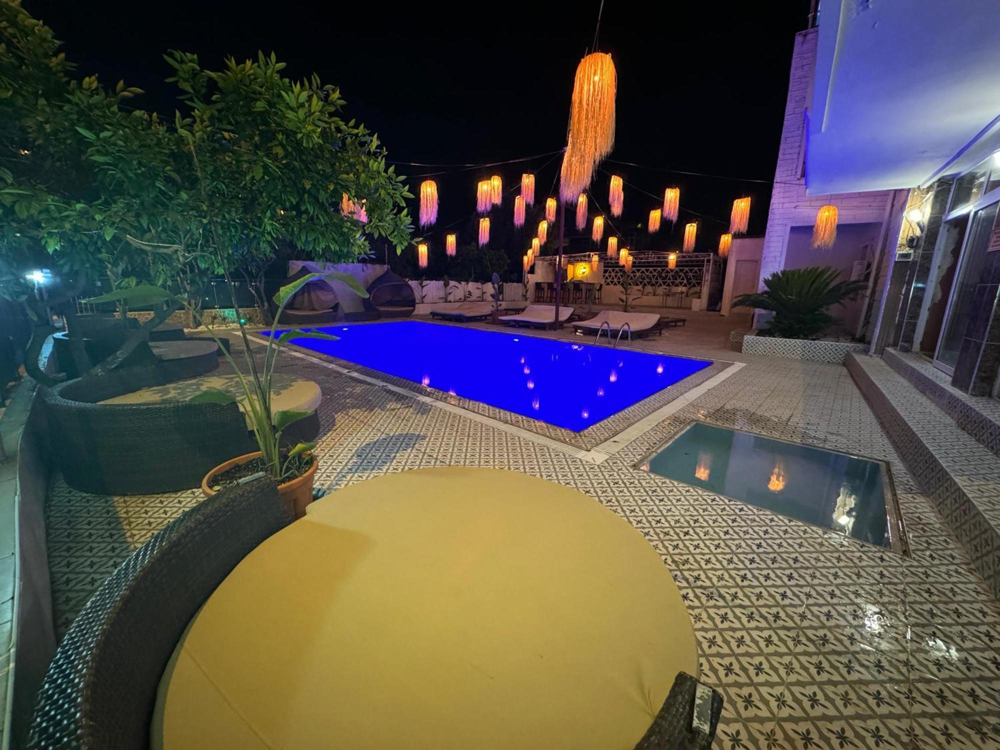 Güler Butık Otel *